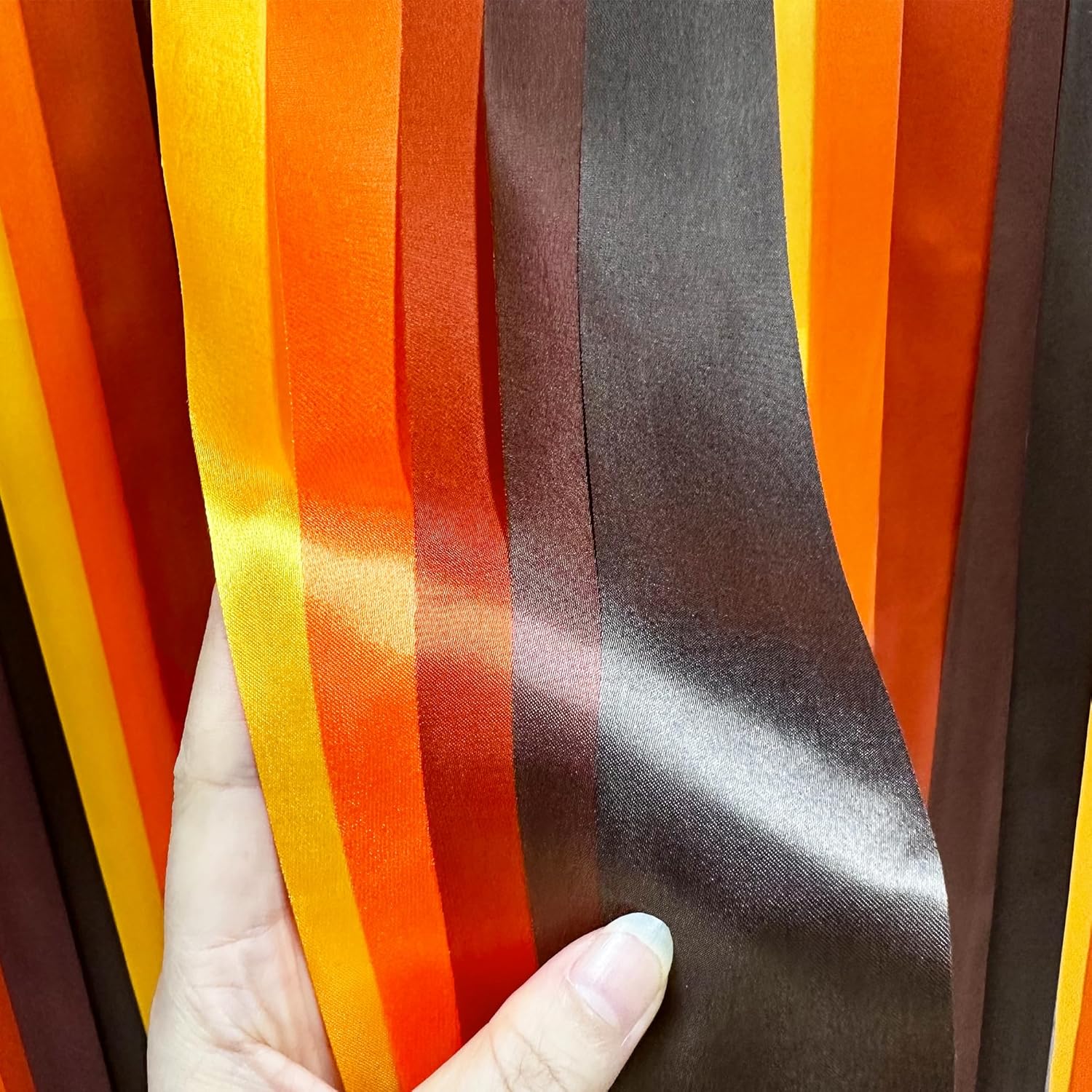 Decoraciones de fiesta de otoño, color marrón degradado, naranja, amarillo, cinta de satén con fondo de 197 pies x 1.97 pulgadas de ancho, guirnalda