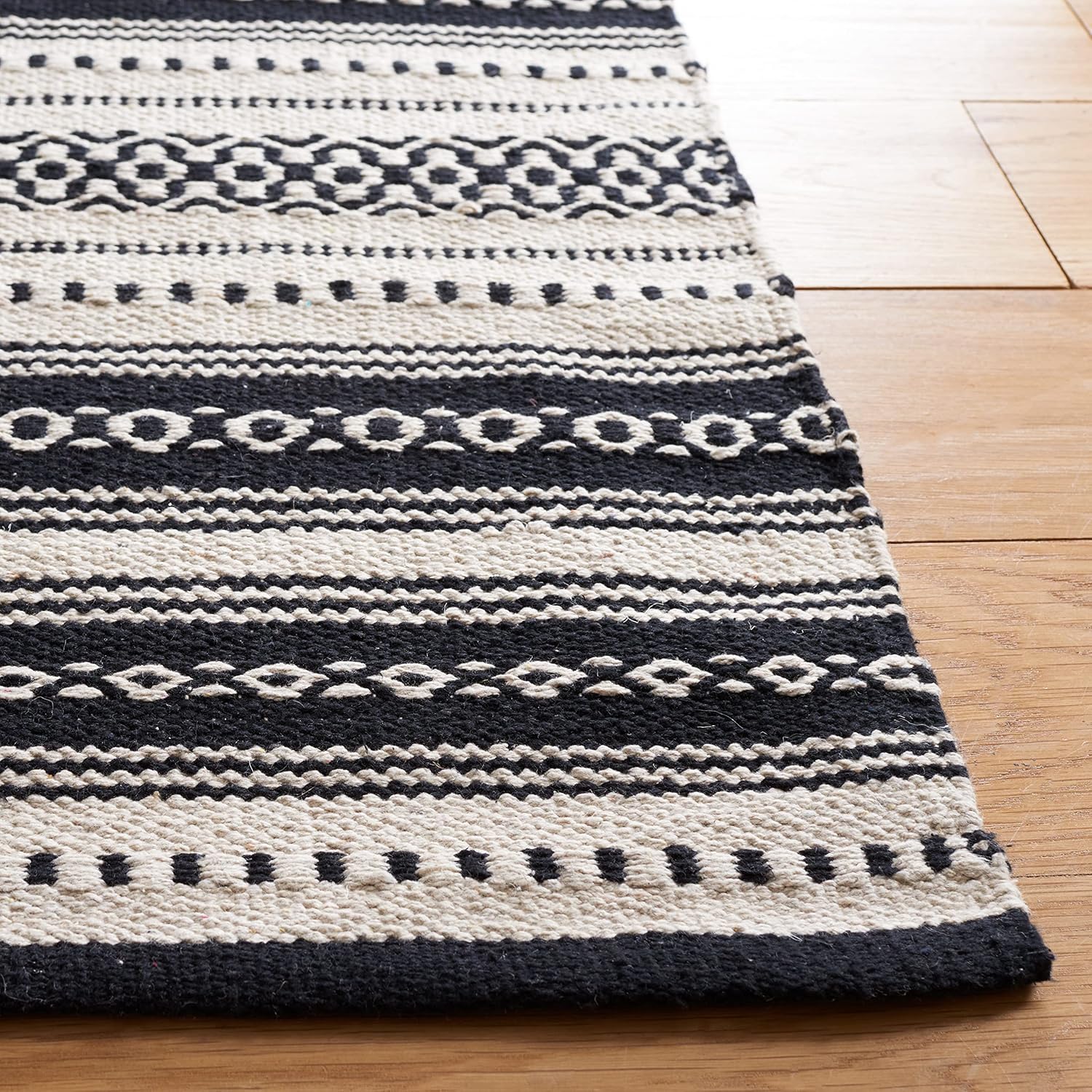 SAFAVIEH Montauk Collection – Alfombra decorativa de 3 x 5 pies, color negro y marfil, tejido plano, diseño de algodón a rayas estilo bohemio, fácil