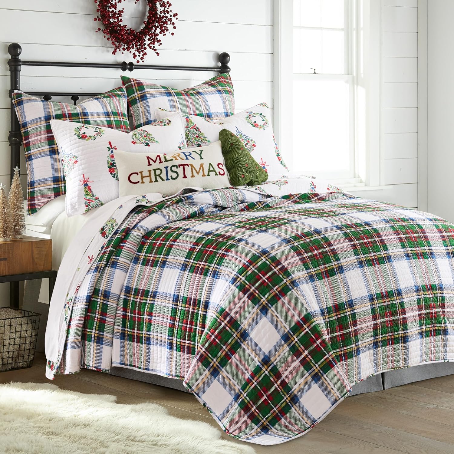 Levtex Home – Juego de edredón festivo de adornos – Edredón navideño matrimonialQueen de 88 x 92 pulgadas y dos fundas estándar de 20 x 26 pulgadas