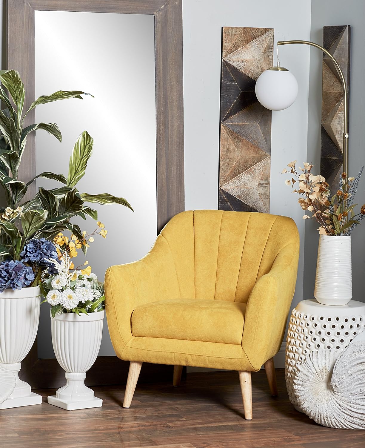 Deco 79 Silla decorativa copetuda de tela, 30 x 28 x 32 pulgadas, amarillo