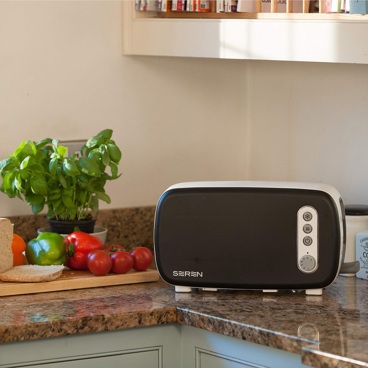 BergHOFF Seren – Tostadora de carga lateral con exterior Cool Touch y bandeja de migas extraíble, con panel negro para usar como bandeja de servir
