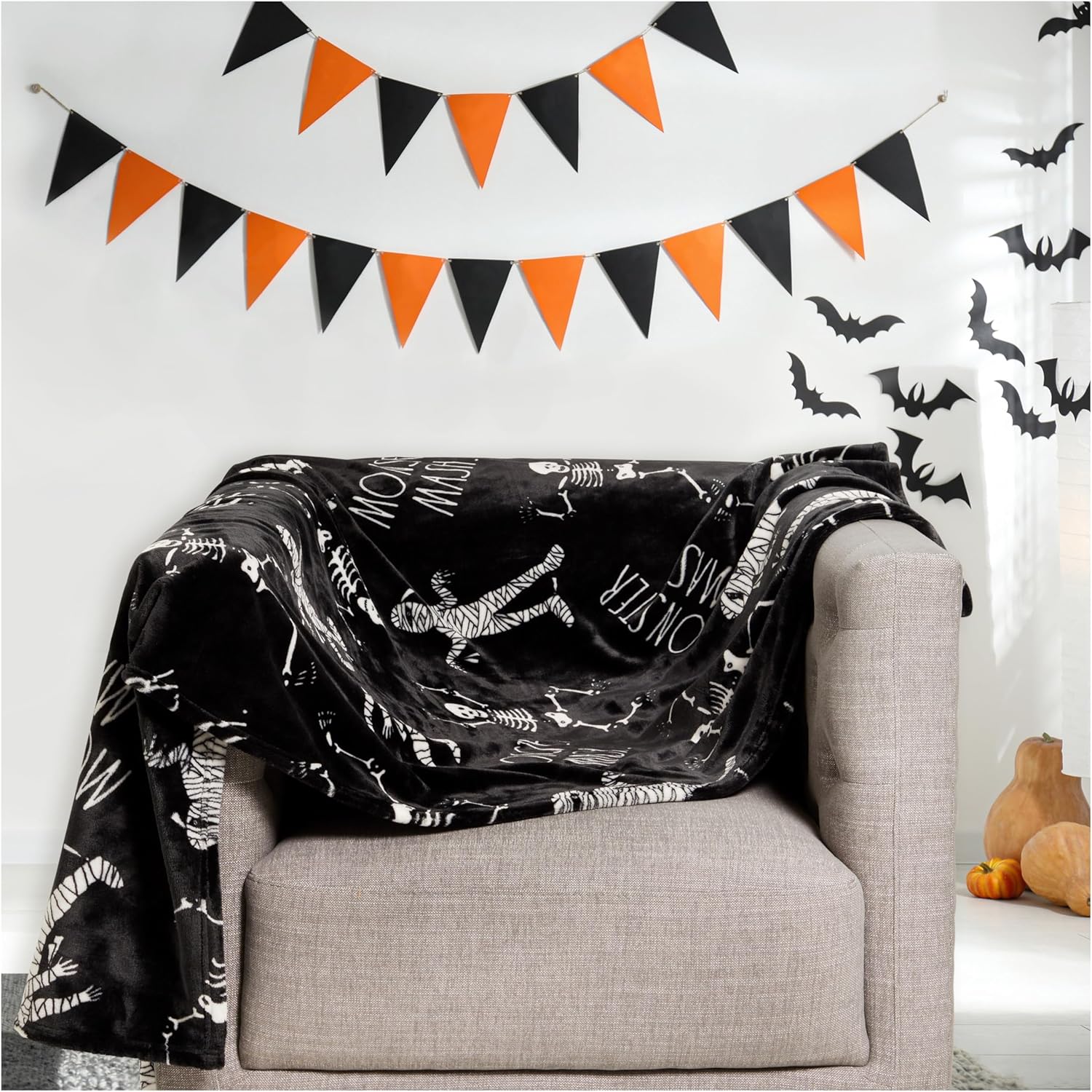 Rae Dunn Manta suave y decorativa para cama o sofá, mantas acogedoras para sofá, manta de felpa suave con huesos bordados, 50 x 70 pulgadas