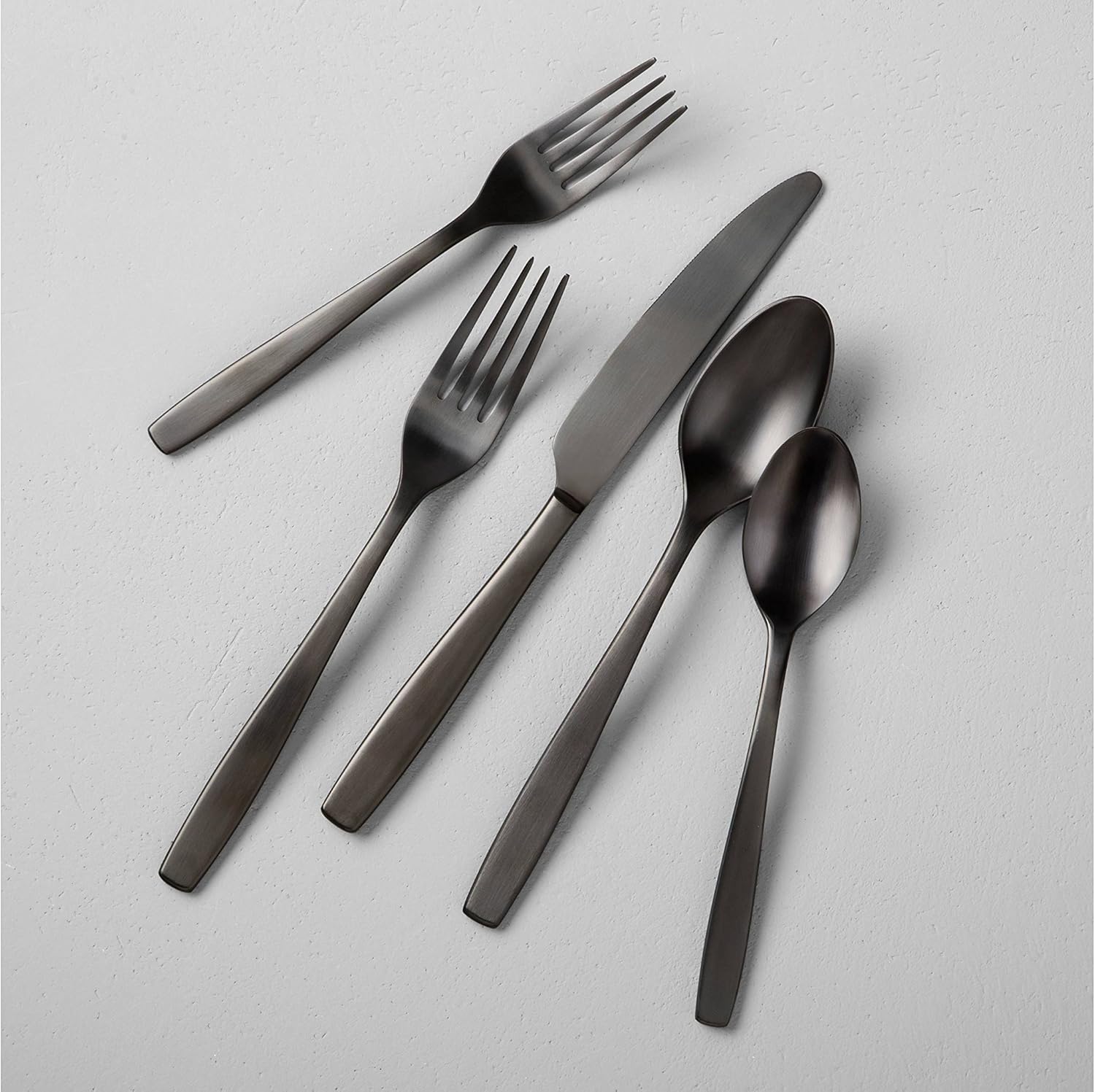 Hearth and Hand with Magnolia Juego de cubiertos 5pc negro mate