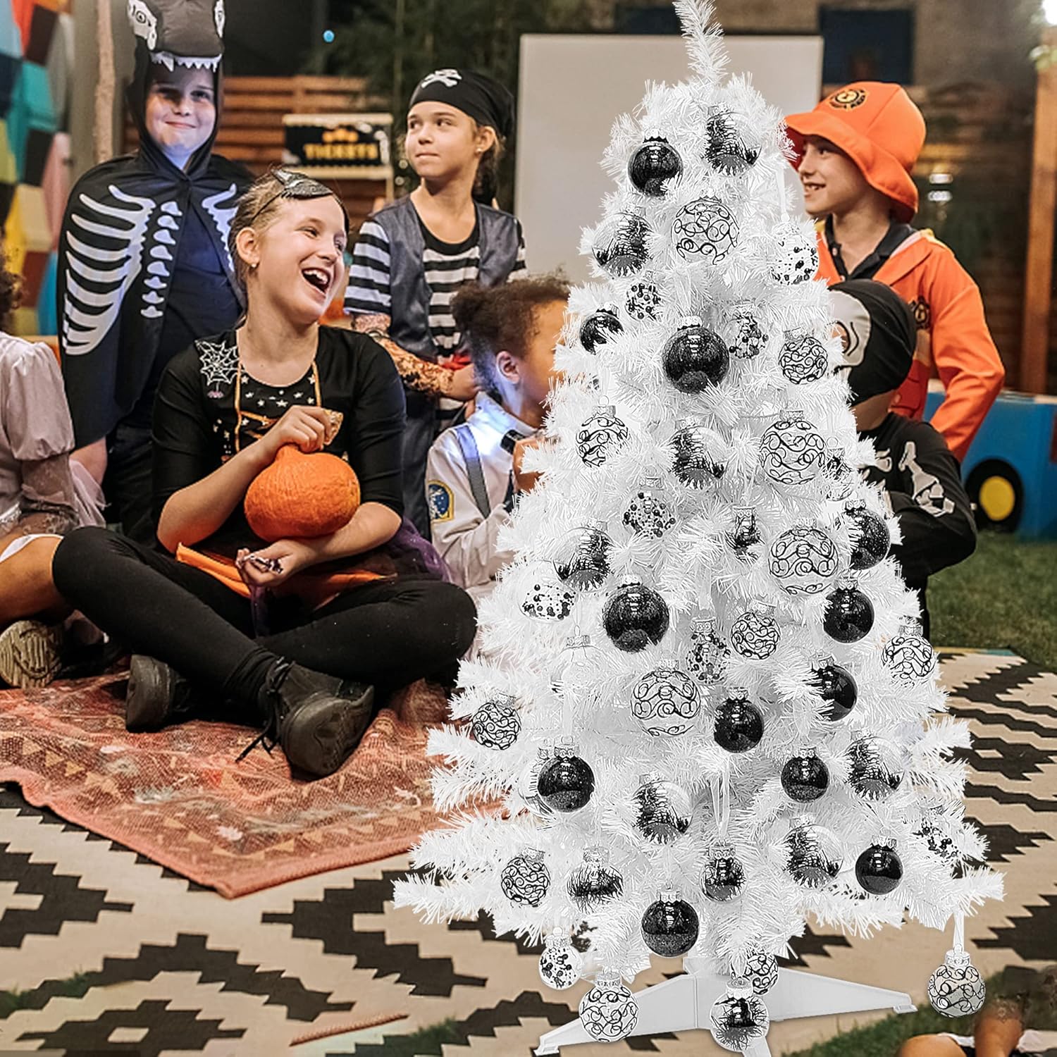 Lulu Home 30 adornos de bola de Navidad transparentes de 2 pulgadas, bolas transparentes preencordadas con decoraciones únicas en el interior, bolas