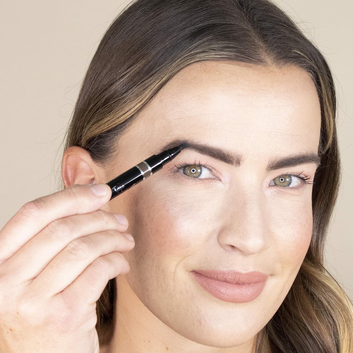 Billion Dollar Brows El efecto Microblade Pluma de cejas, crea cejas naturales, rellena cejas, rubio