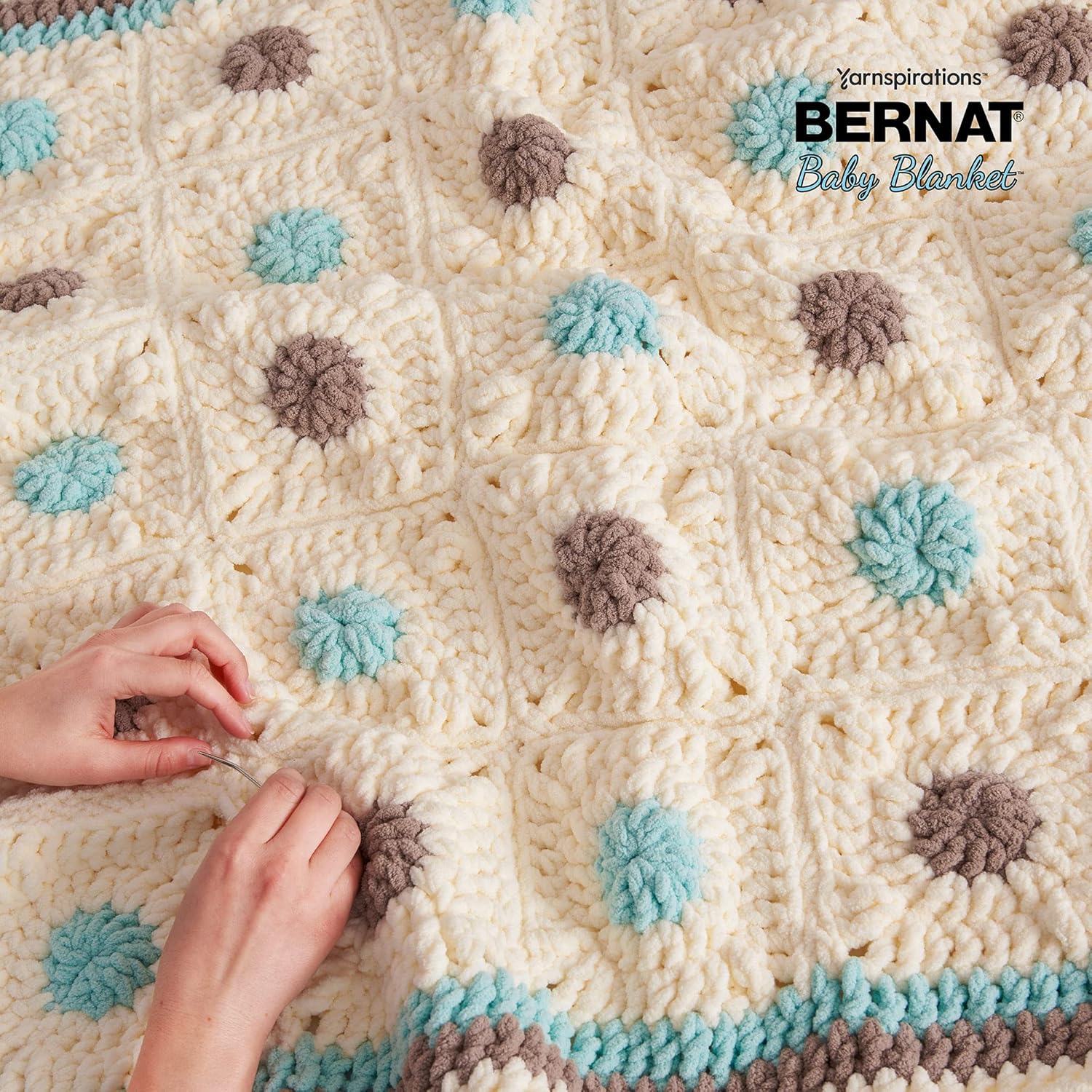Bernat BABY BLANKET BB – Hilo blanco  1 paquete de 10.5 onzas  Poliéster  #6 súper voluminoso  220 yardas  Tejidoganchillo