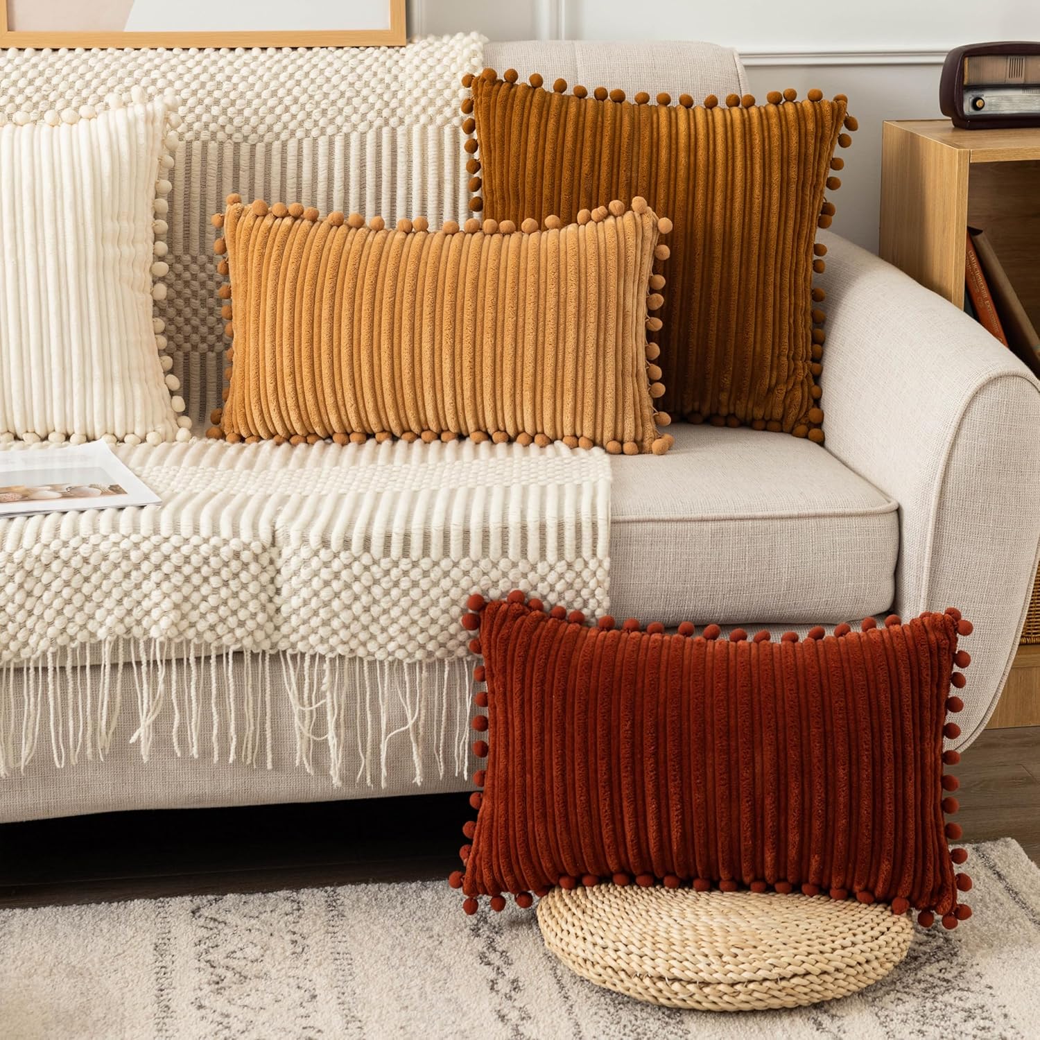 UGASA – Juego de 2 fundas de almohada decorativas de rayas bohemias con pompones, de franela suave, rectangular, para sofá, dormitorio, decoración