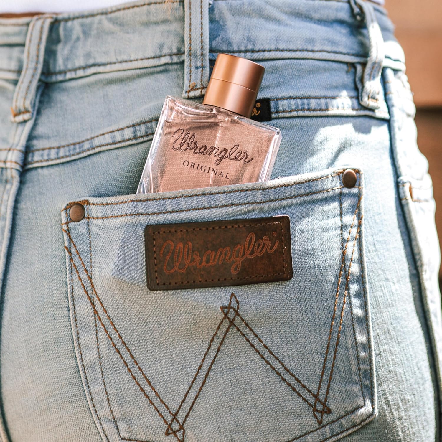 Wrangler Perfume original para ella por Tru Western, 2.5 onzas líquidas, frutas azucaradas, agrio, vibrante.