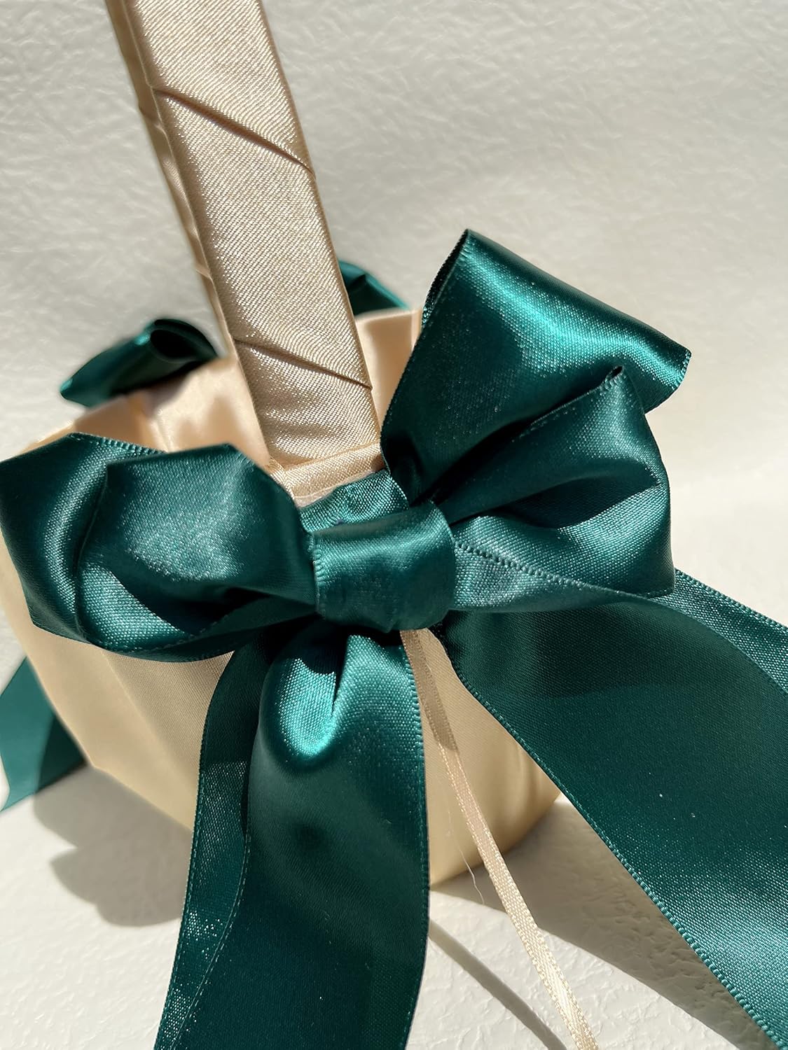 Uwedding Cesta de boda dorada para niña con lazo de satén verde oscuro, decoración de boda, aniversario, renovación de votos, recuerdo de fiesta,