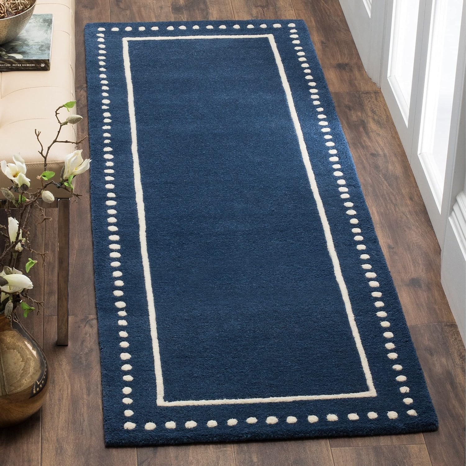 SAFAVIEH Bella Collection – Alfombra cuadrada de 7 pies, color negro y marfil, borde de lana punteada hecha a mano, ideal para zonas de alto tráfico