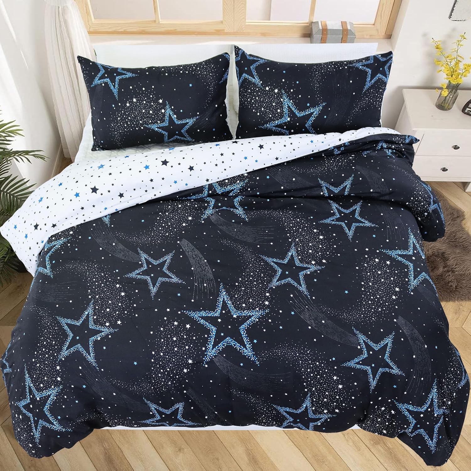 Usfivefam Juego de funda de edredón tamaño King, 3 piezas, reversible, color blanco y negro, estampado de universo exterior, azul estrellado, juego