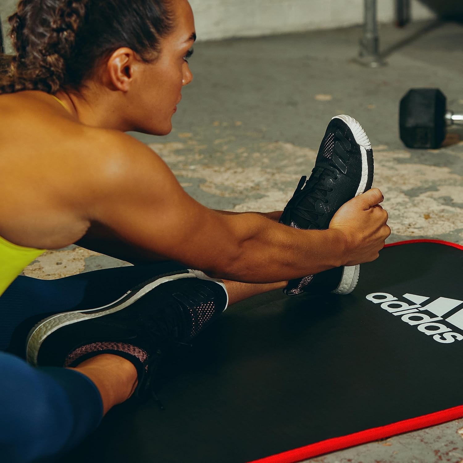 adidas Tapete de entrenamiento extra grueso de 0.394 in con correa de transporte y base texturizada antideslizante, tapete de entrenamiento
