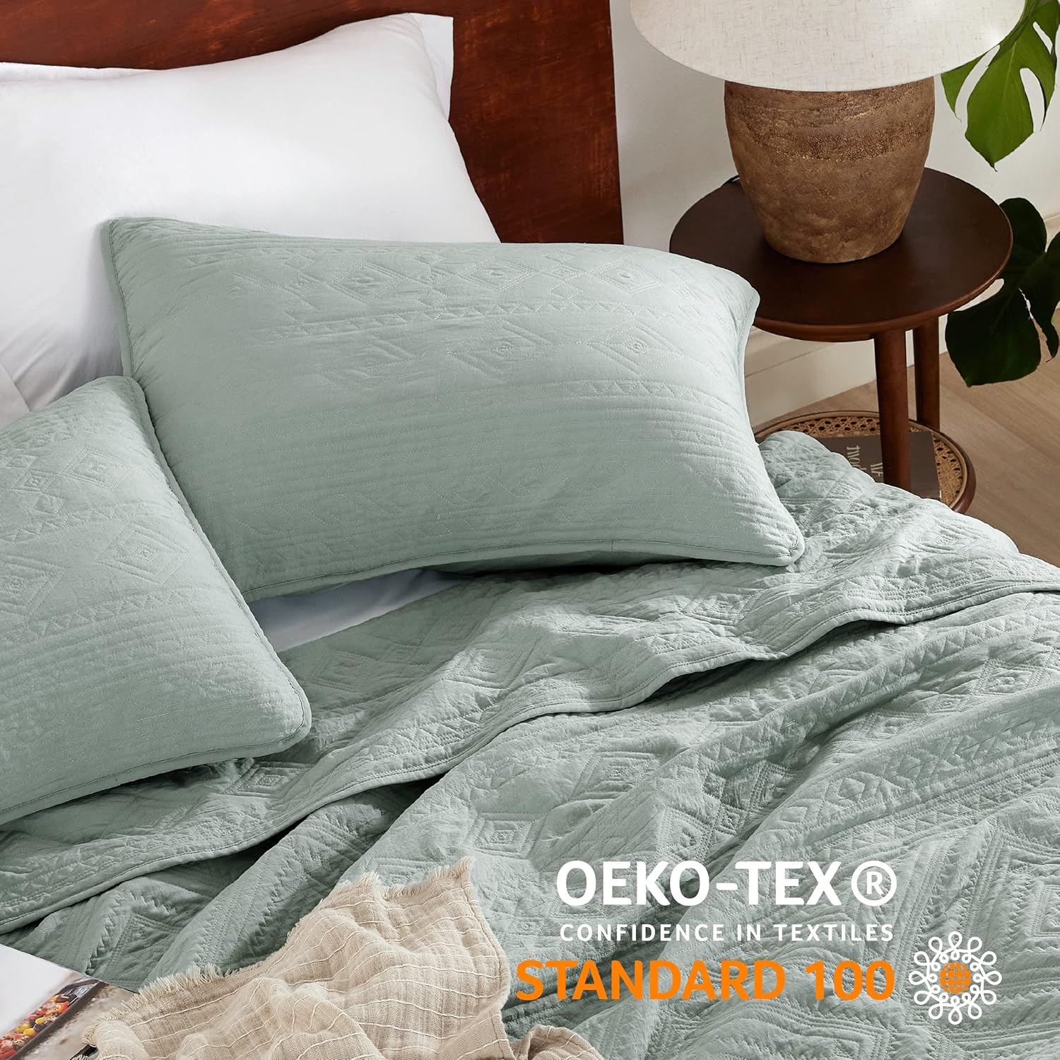 Bedsure Juego de edredón bohemio tamaño King, color verde salvia, moderno patrón geométrico cosido, ultra suave y ligero, 3 piezas, 1 edredón y 2