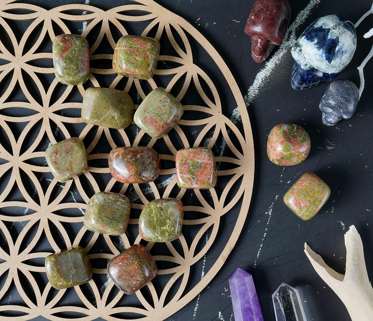 Crocon Más de 800 quilates, 13 piezas de piedras y cristales de unakita a granel para chakras, reiki, cristales de equilibrio curativo, piedras