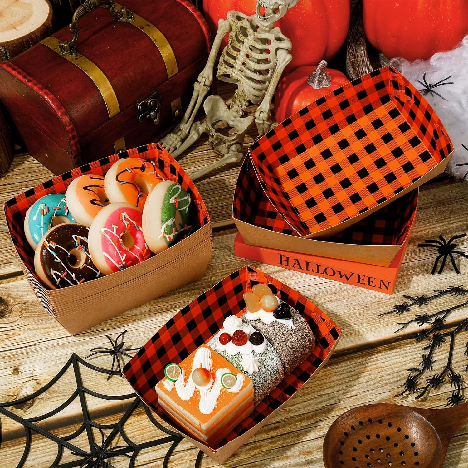 Whaline 50 bandejas de papel de Halloween para comida de papel a cuadros negros y naranjas, botes de comida con guantes de plástico, bandejas