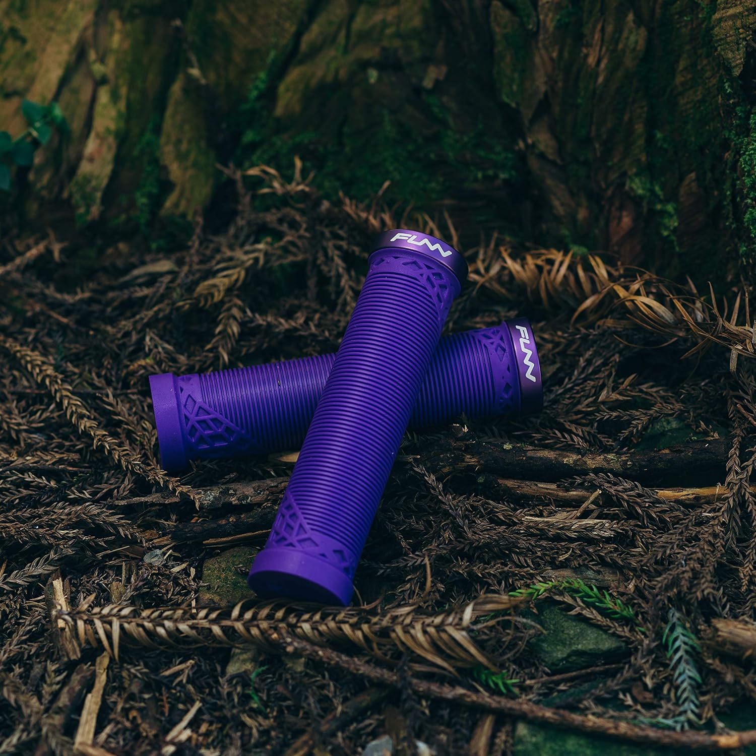 Funn Hilt – Empuñaduras de manillar de bicicleta de montaña con abrazadera de bloqueo único, empuñaduras ligeras y ergonómicas para manillar de