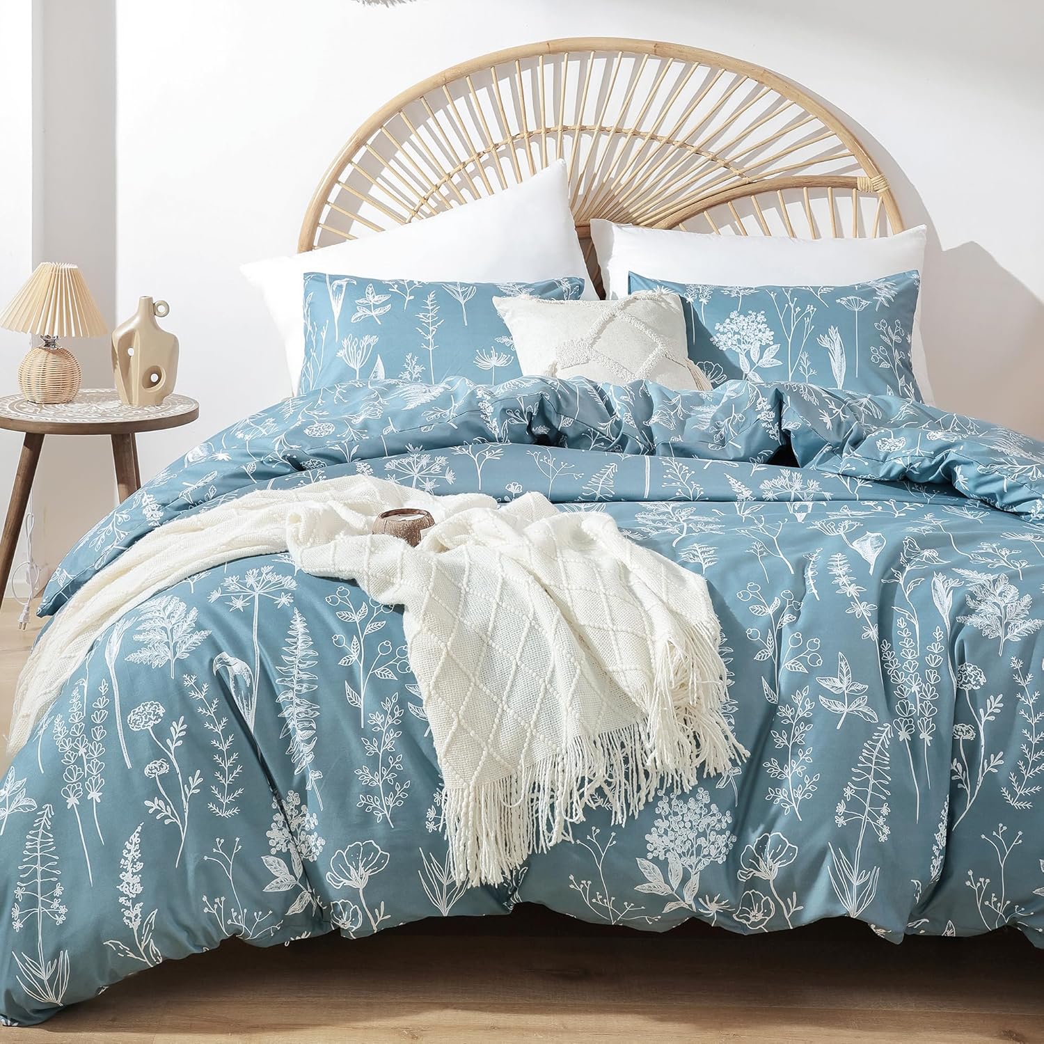 JANZAA Funda de edredón tamaño Queen, color azul mineral, bohemio, con patrones florales blancos, ropa de cama botánica, funda de cama de microfibra