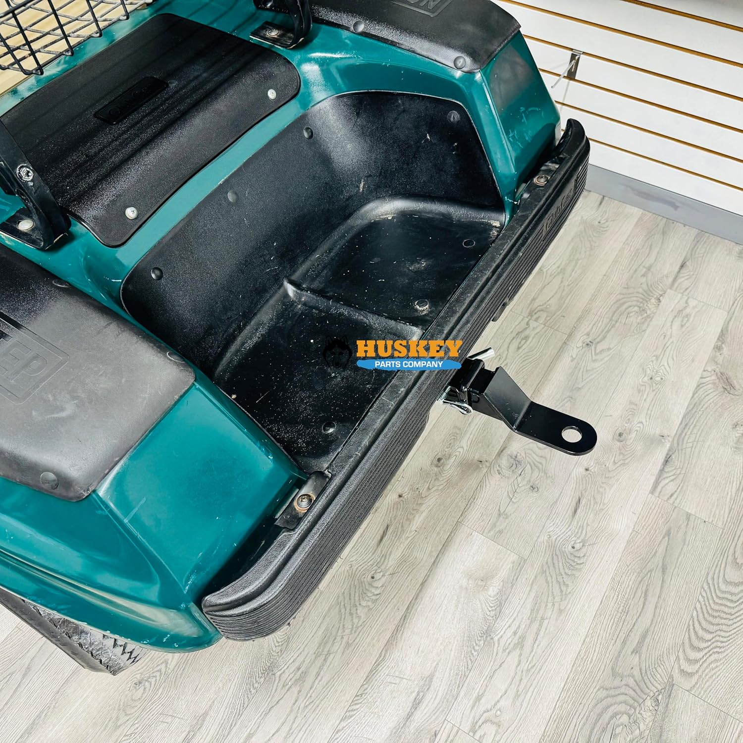 Huskey – Enganche de remolque resistente para carros de golf Club Car DS 1981+  Montaje en chasis trasero (no reposapiés del asiento trasero)