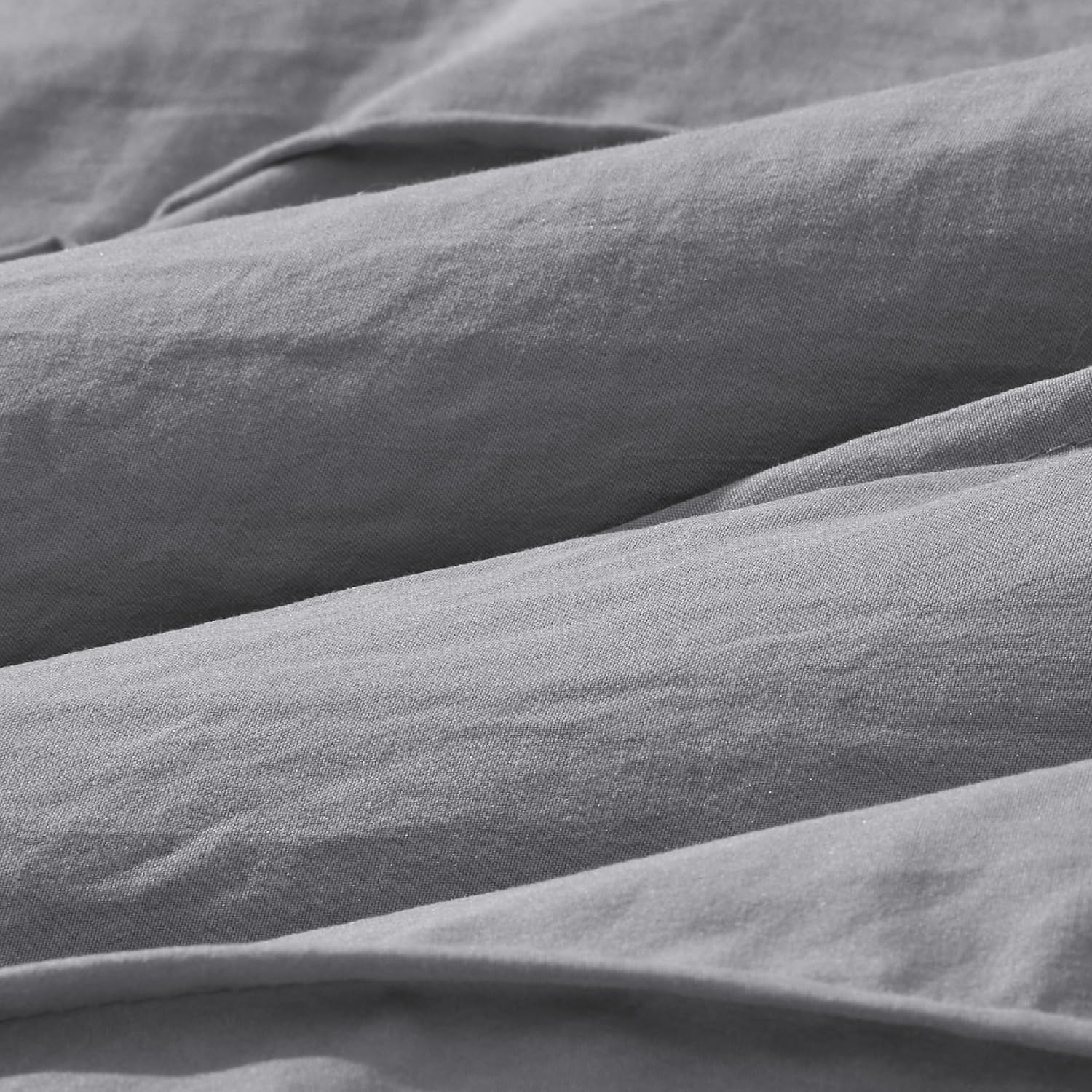 Bedsure Juego de edredón gris tamaño King, juego de cama plisado de 4 piezas, juegos de ropa de cama alternativa de plumón para todas las