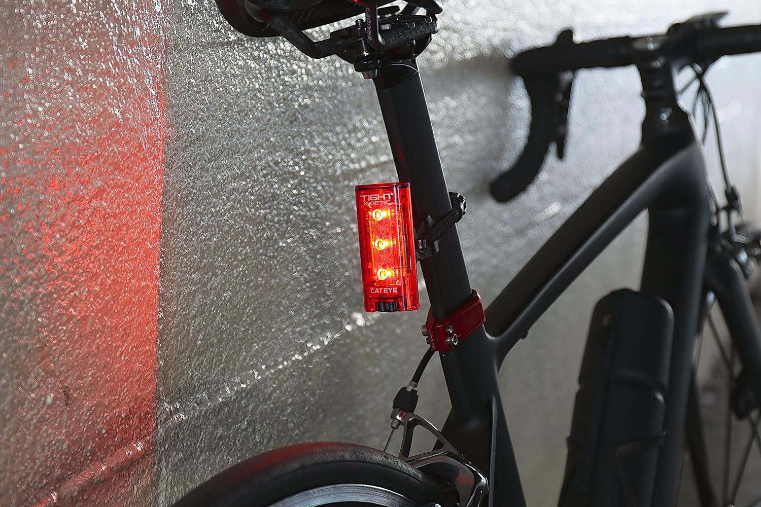 CATEYE – Luz trasera trasera LED cinética apretada para bicicleta