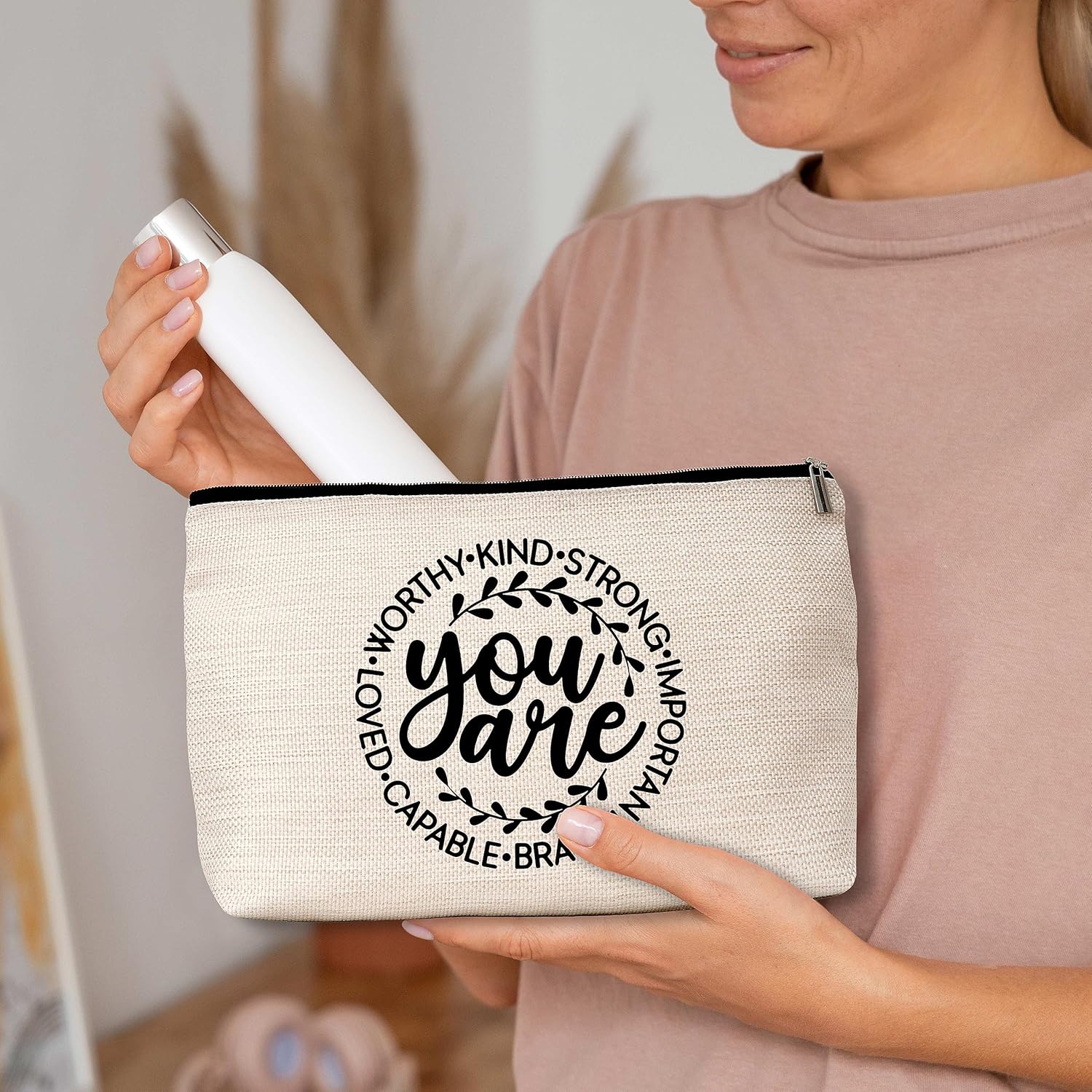 Bolsa de maquillaje inspiradora con texto en inglés “You are Brave Strong”, regalos para mujeres, amistad, viajes, neceseres para mujeres,