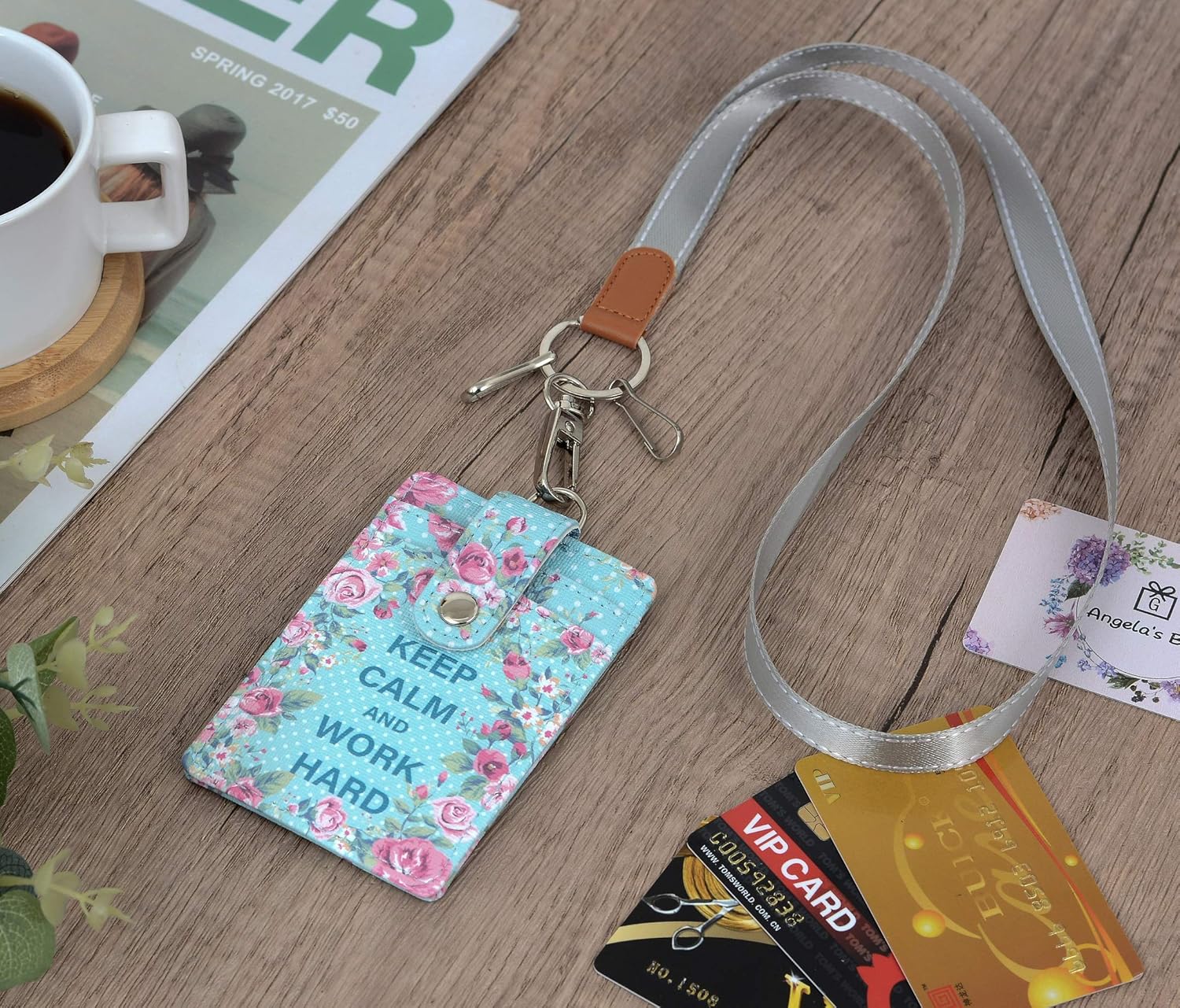 Funda porta tarjeta de identificación de piel sintética con 1 ventana para identificación, 2 ranuras para tarjetas, 2 llaveros y correa para el