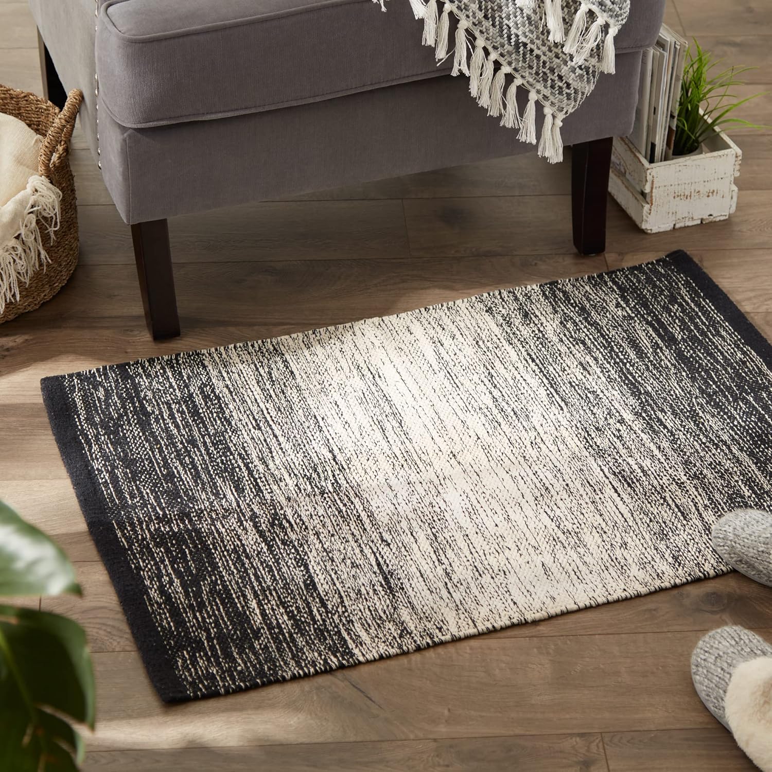 DII Alfombra de algodón tejida, alfombras de área para cocina, dormitorio, baño o entrada, alfombra pequeña, 2 x 3, color negro degradado