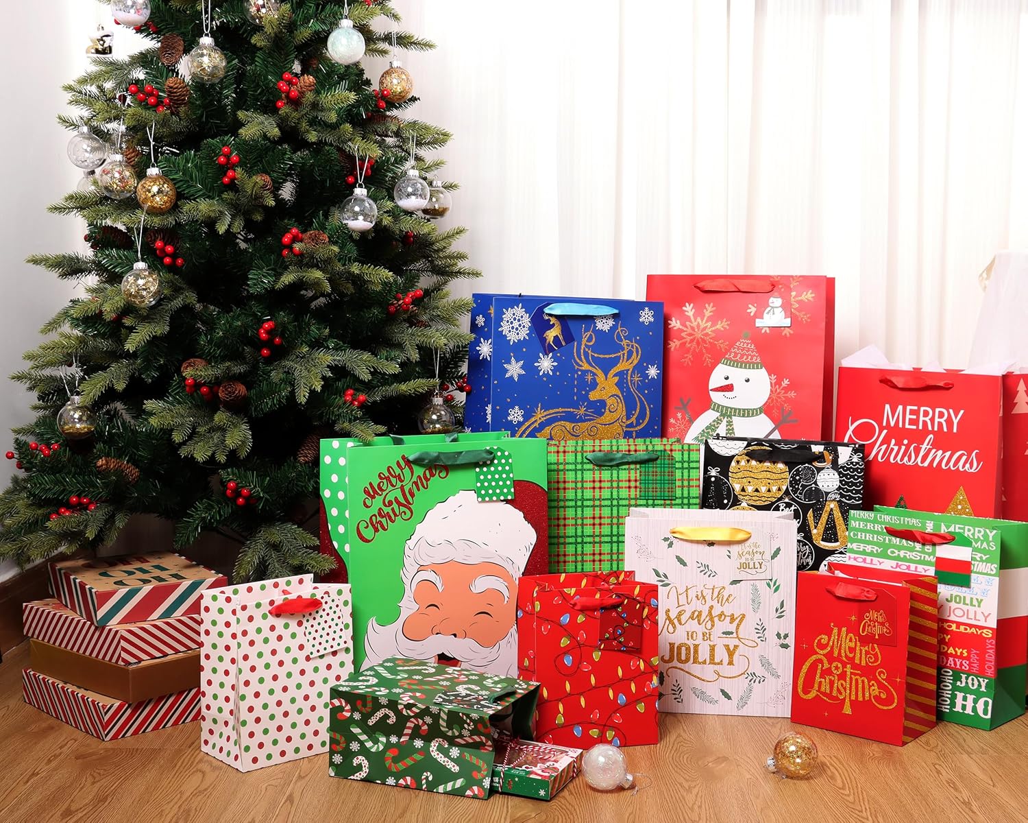 Giiffu Bolsas de regalo brillantes de Navidad, 12 estilos de bolsas de Navidad a granel, bolsas de Navidad con asas, bolsas de regalo reutilizables,