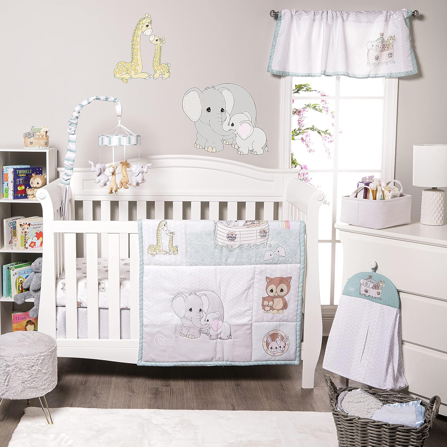Precious Moments Noah’s Ark – Cuna musical para niños con canción de cuna suave decoración de guardería de safari de elefante y jirafa juguete de