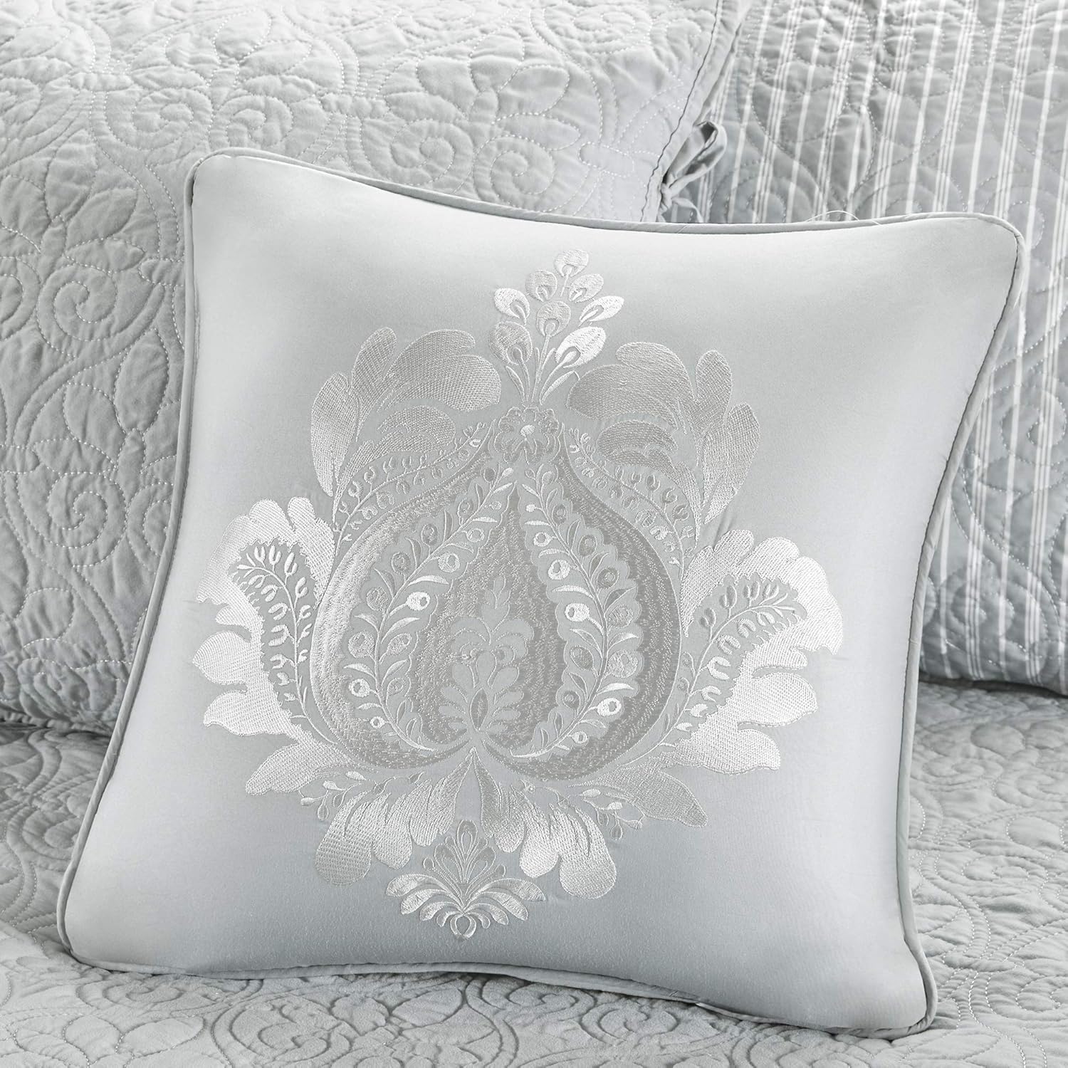 Madison Park – Ropa de cama de lujo para todas las estaciones con faldón, fundas a juego y almohada decorativa