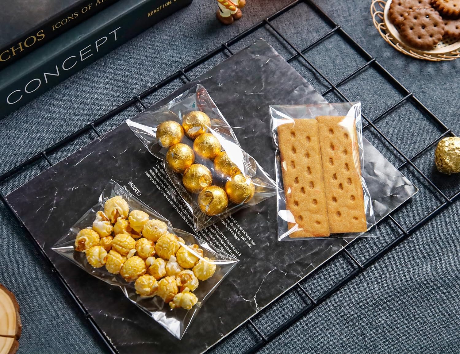 YunKo Paquete de 100 bolsas de celofán autosellantes, bolsas transparentes para galletas para regalo, bolsa para empacar galletas, dulces, regalos