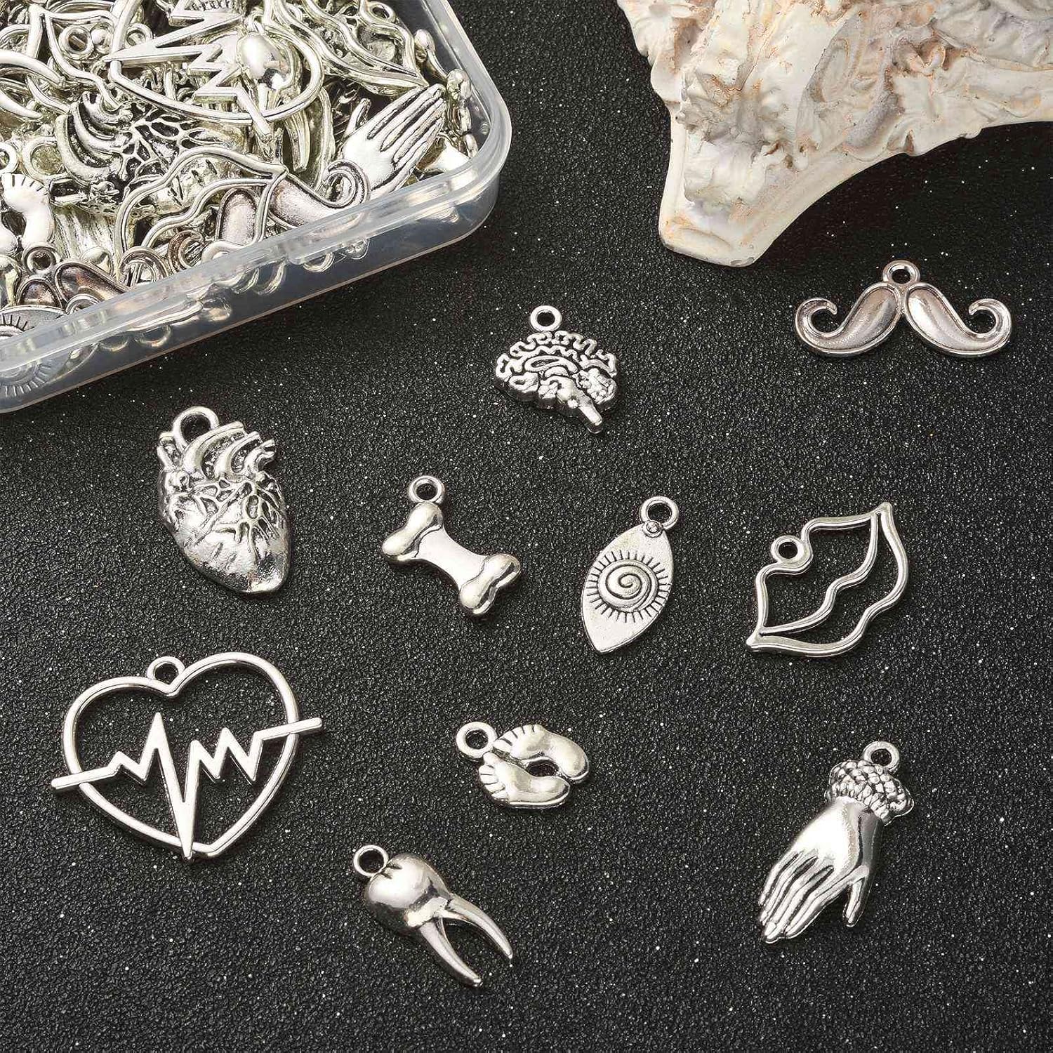 KitBeads 100 dijes tibetanos para partes del cuerpo, estilos mixtos, corazón, pie, hueso, diente, labio, cerebro, dijes de plata antigua para hacer