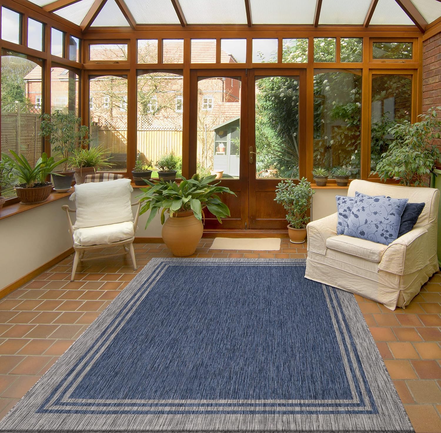 Alfombra lavable para interiores y exteriores, resistente a la intemperie, para porche, terraza, balcón, patio, 10 x 14 pulgadas, borde azul