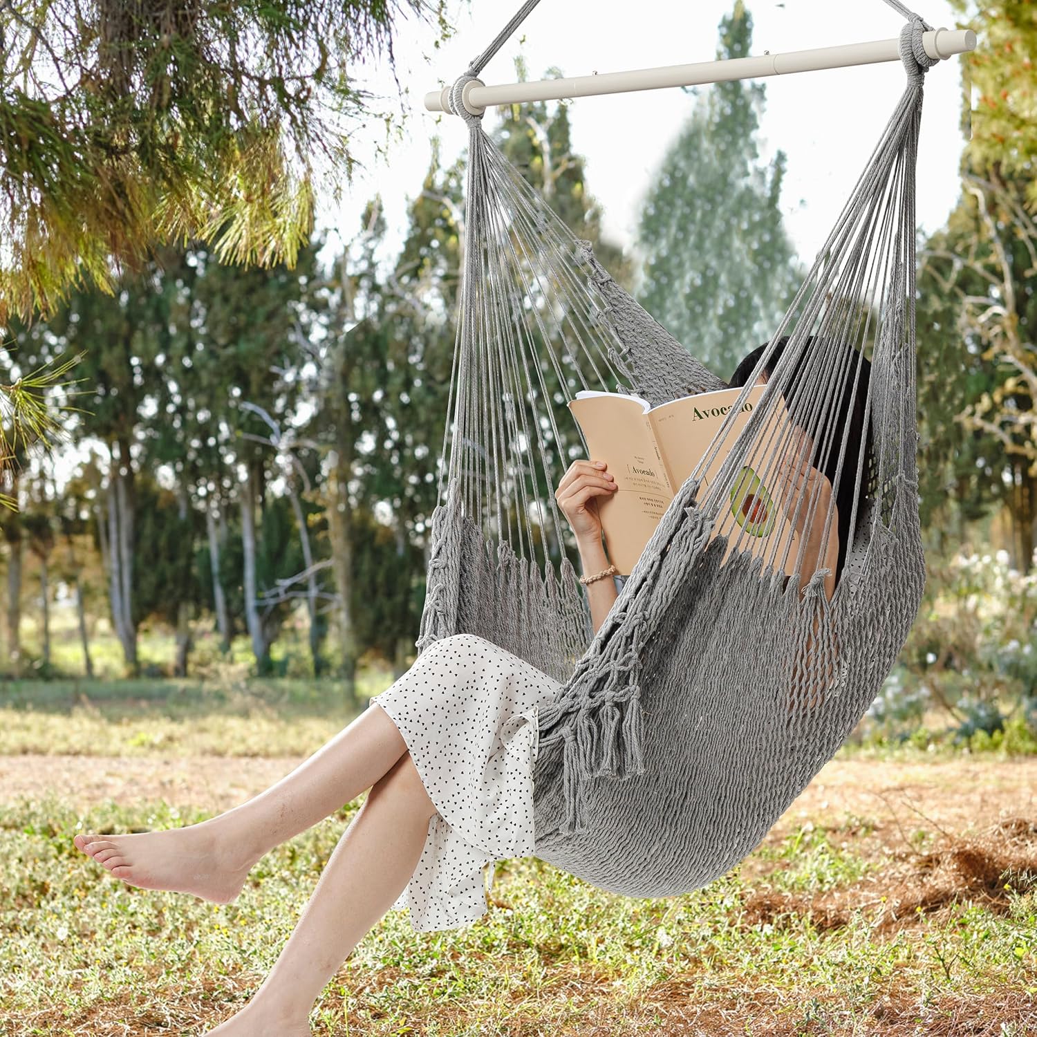 HBlife Silla hamaca de macramé de 330 libras con barra de metal portátil tejida a mano cuerda de algodón hamaca columpio para dormitorio, gris,