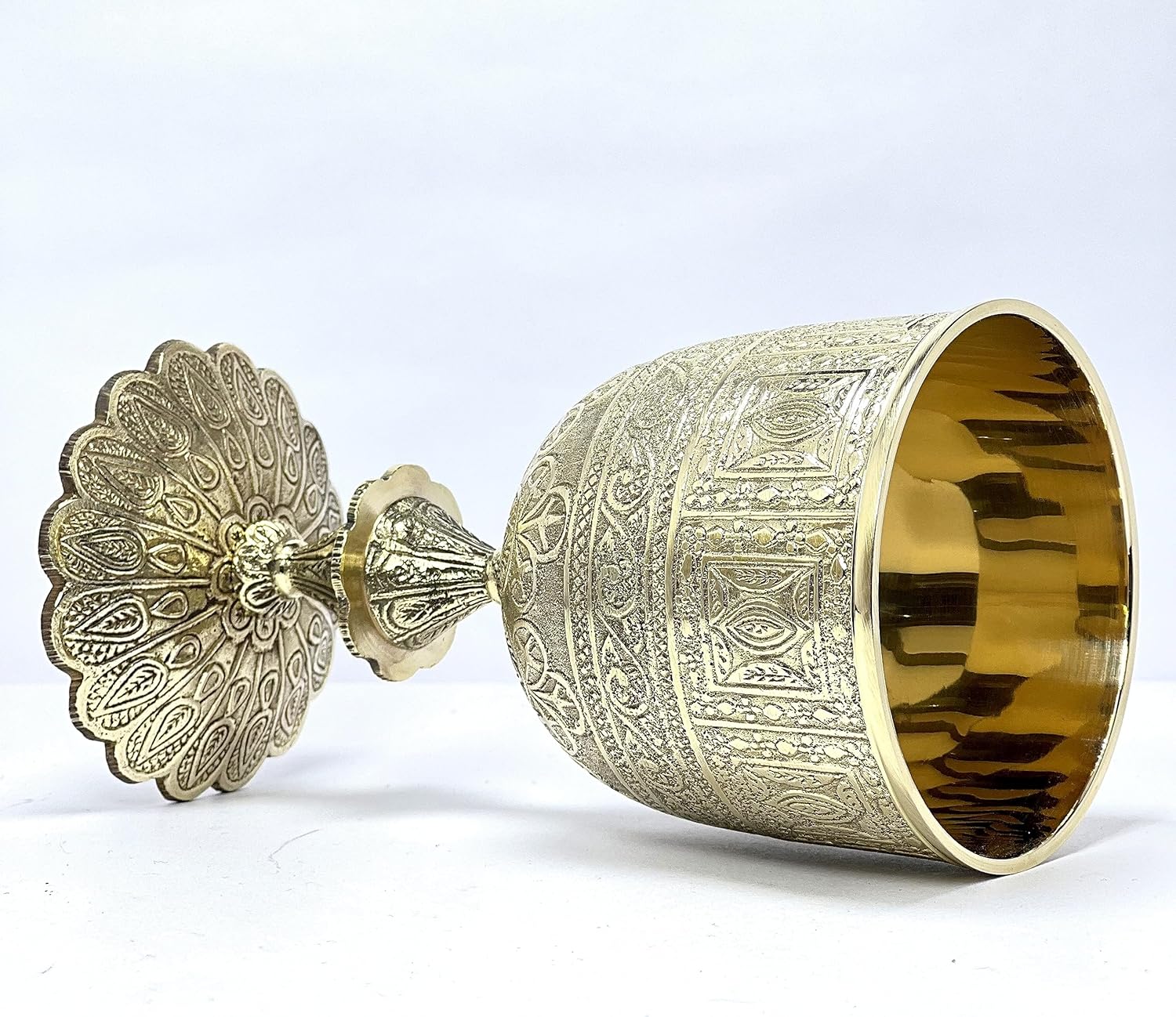 Morcomart Cáliz de latón brillante para bebidas de 10 onzas, vaso litúrgico ritual, copa de latón real, cáliz de boda de vino dorado, regalo para
