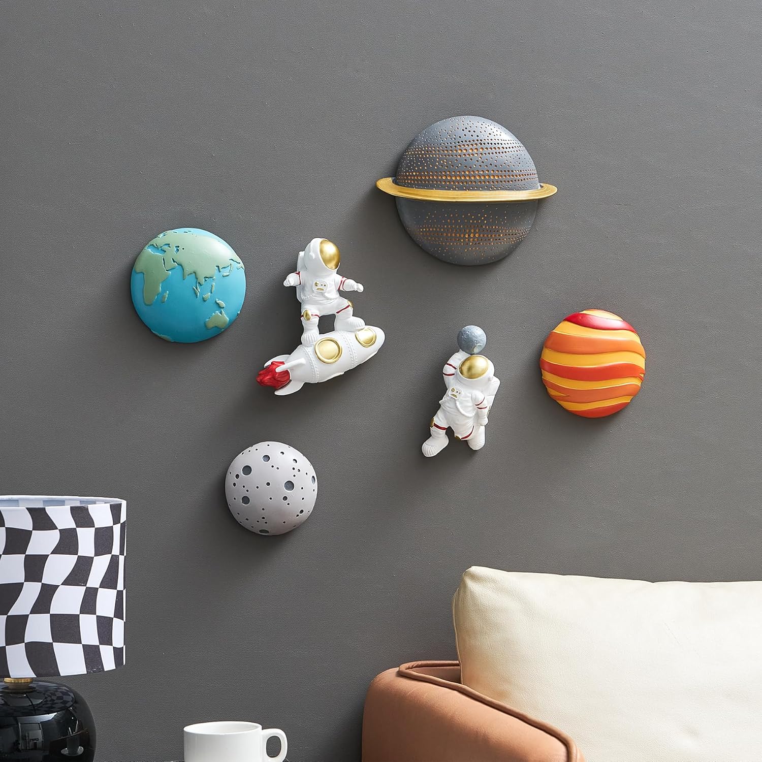 Juego de 2 esculturas de pared de astronautas, decoración moderna para el hogar, decoración de pared para sala de estar, dormitorio, decoración de