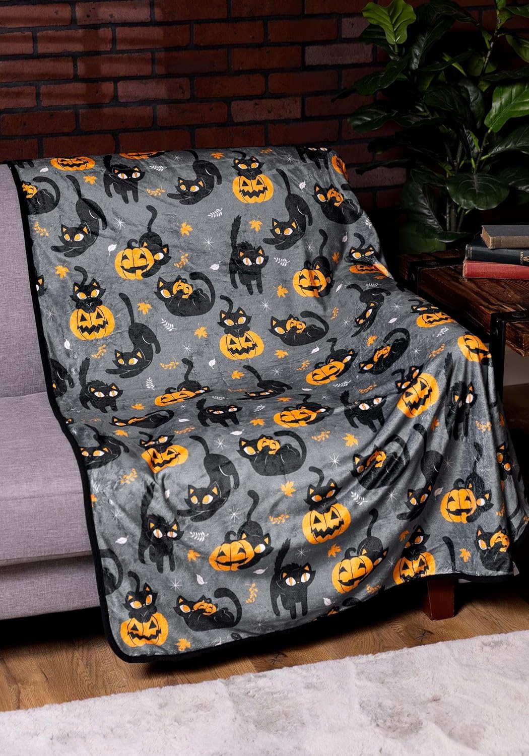 Fun Costumes Manta de microfibra de vellón de calabaza negra de Halloween de 60 x 48 pulgadas  Decoración del hogar espeluznante suave y mullida