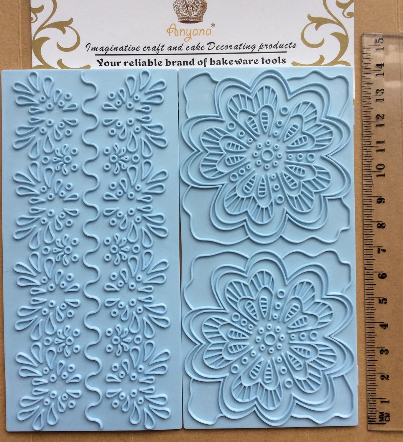Anyana Juego de 12+6 moldes de glaseado en relieve de plástico gratis Kits de madera ladrillo adoquín acolchado cuadrícula diamante diseños