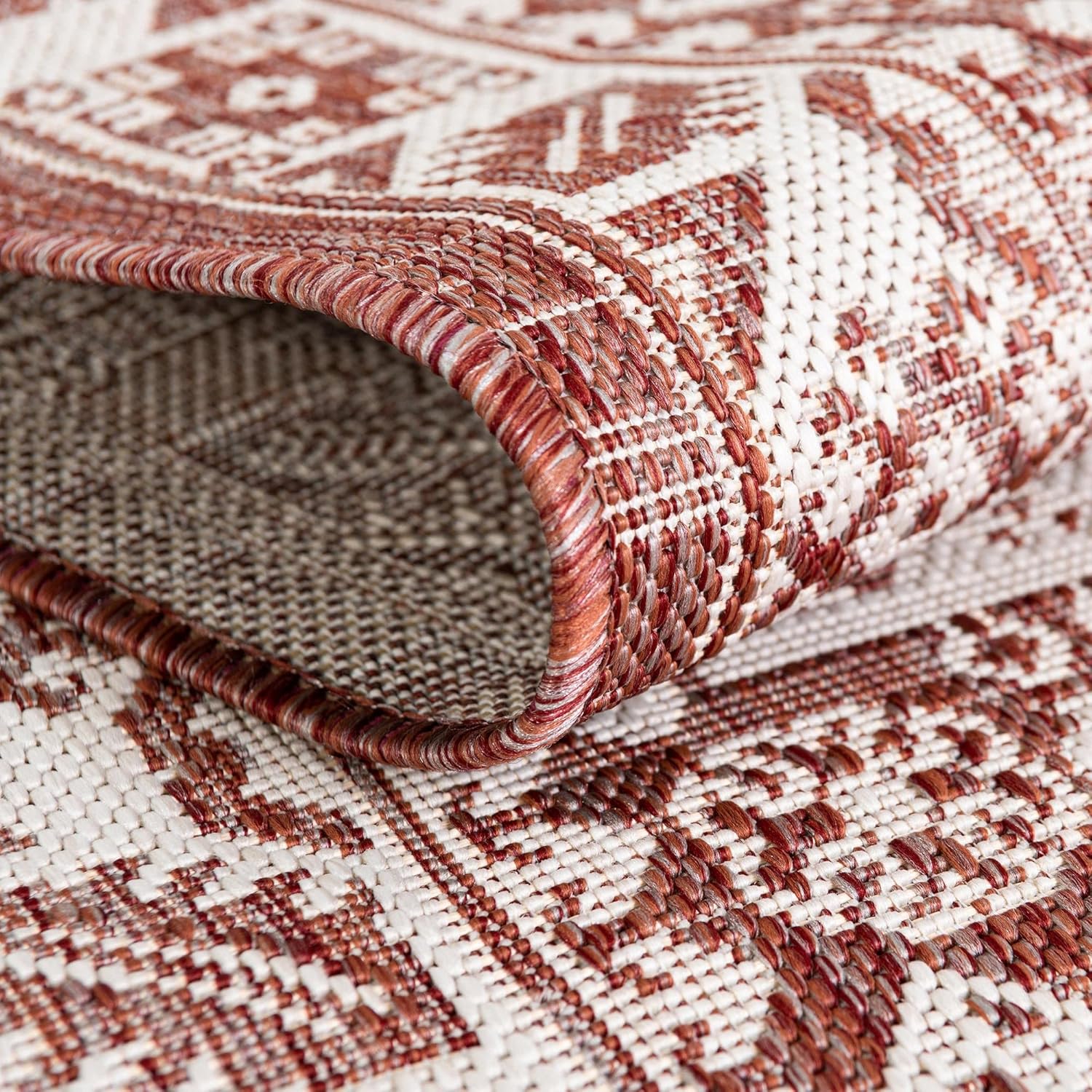 Rugs.com Outdoor Aztec Collection Alfombra  4 x 6 pies alfombra de tejido plano rojo óxido perfecta para salas de estar, grandes comedores, planos