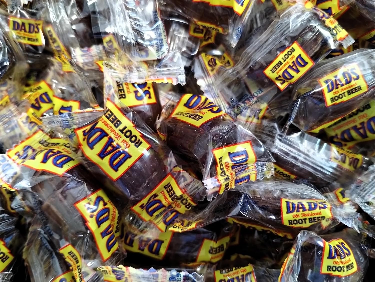 Dad’s Original Root Beer Barriles  Deliciosos barriles de cerveza de raíz envueltos individualmente, 1.5 libras de caramelo a granel con imán para