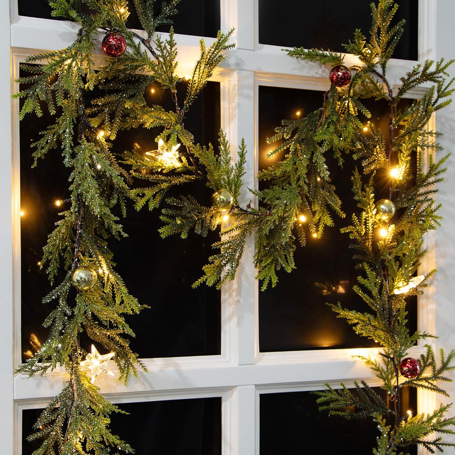 Guirnalda de Navidad artificial de 6 pies, guirnalda de abeto sintético de hoja perenne con 20 luces LED, adornos de bolas de oro rojo y estrellas,