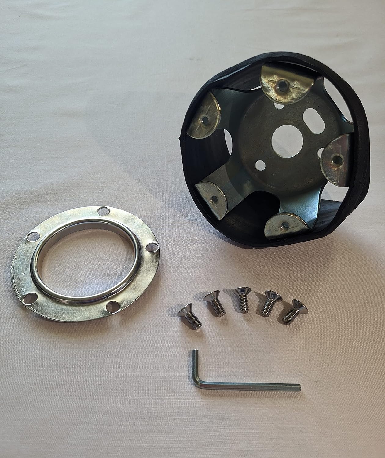 Raptor Volante de madera de nogal oscuro de 15″ (plata)