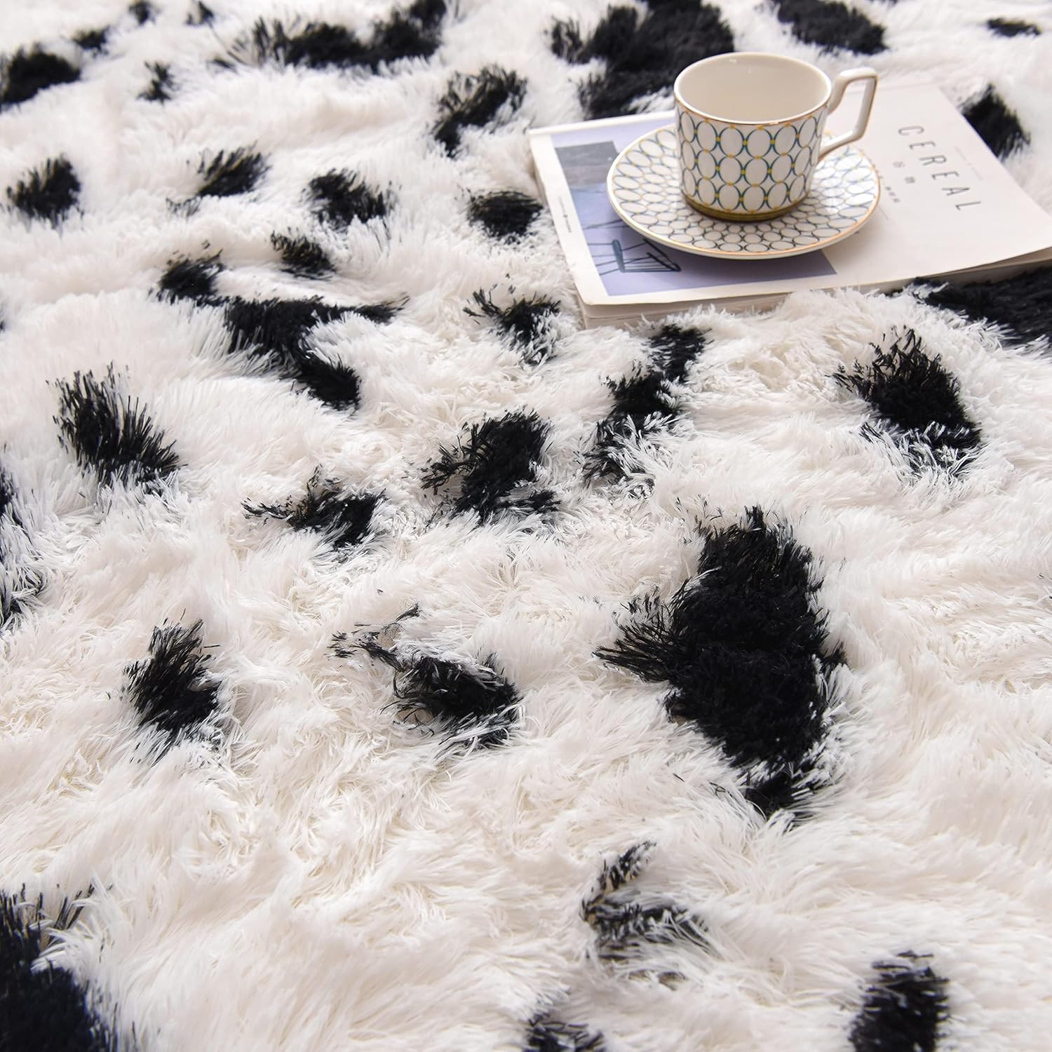 Meeting Story Alfombra con estampado de vaca, alfombra de piel de vaca sintética, con estampado de animales, esponjosa, mullida y mullida para sala