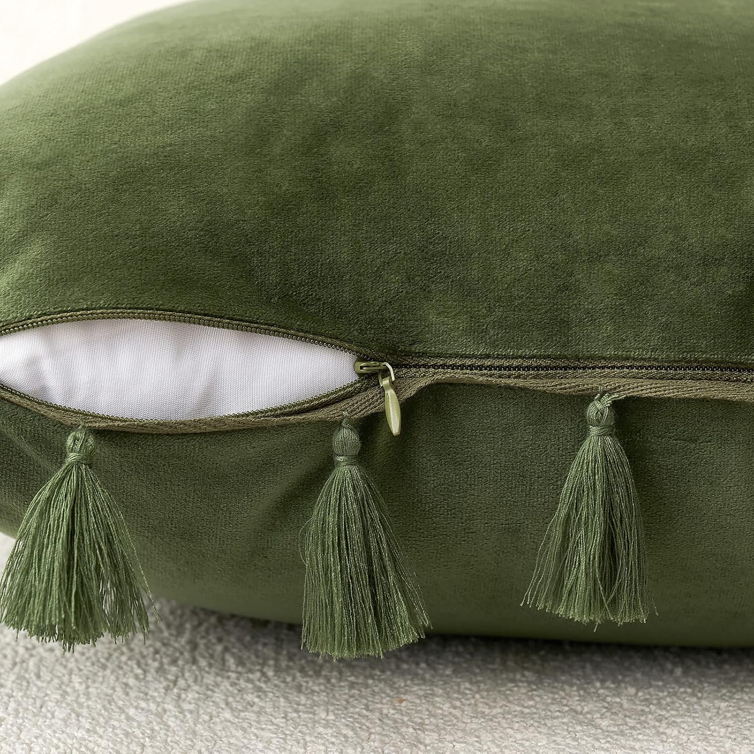 MIULEE – Paquete de 2 fundas de cojín decorativas lisas, de terciopelo suave con borlas y flecos, decoración bohemia para sillón, cama, sofá, de