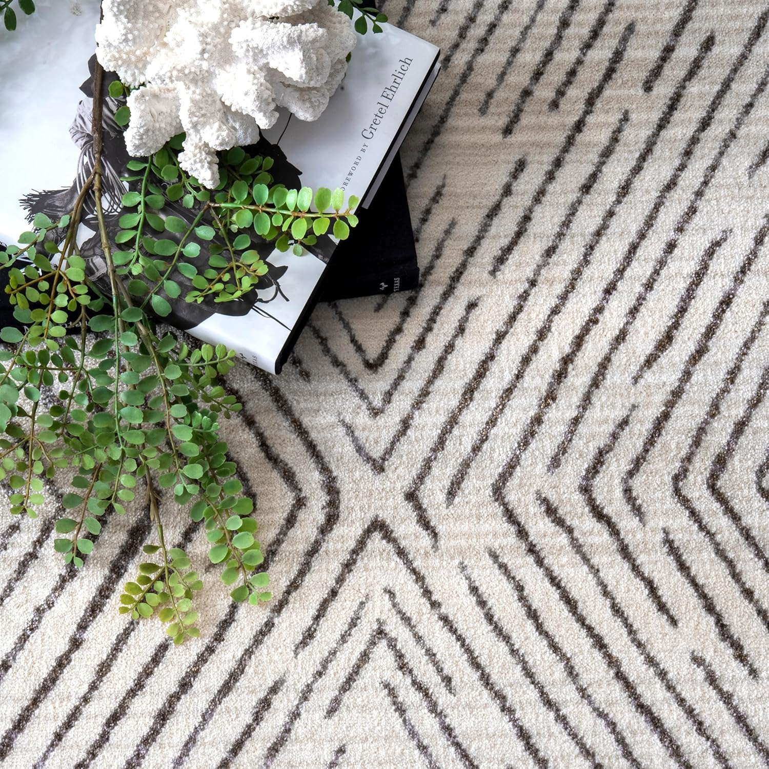 nuLOOM Jazlyn Broken Chevrons – Alfombra de pasillo, 2 pies 6 pulgadas x 8 pies, color beige