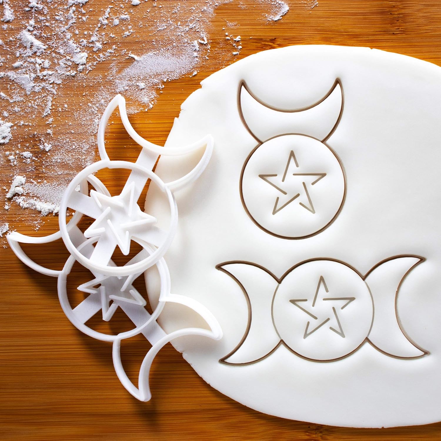Juego de 2 cortadores de galletas – Triple Diosa y Dios cornudo, 2 piezas – Bakerlogy