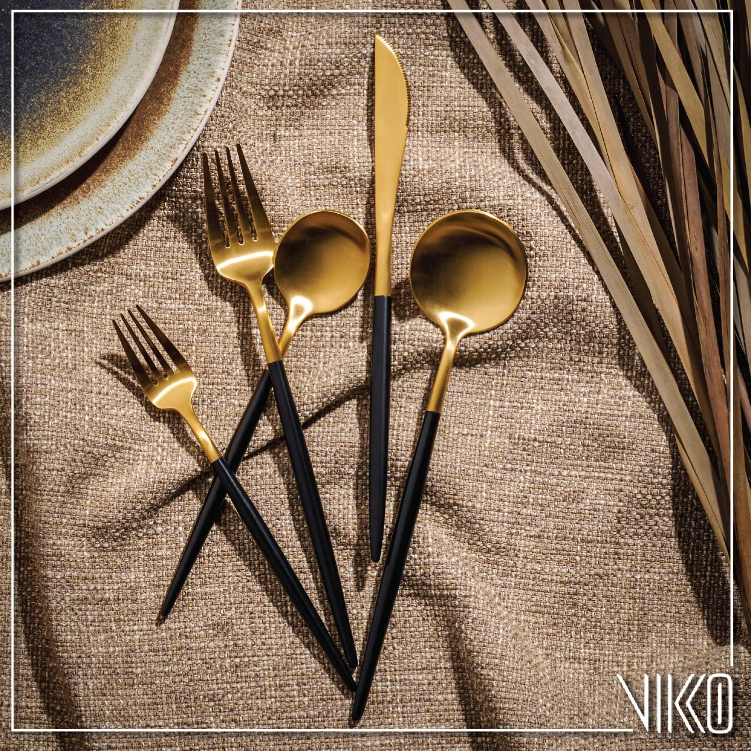 Vikko Decor Modern – Juego de cubiertos negros y dorados, acero inoxidable 1810, elegantes cubiertos de mango largo, cubiertos de dos tonos para