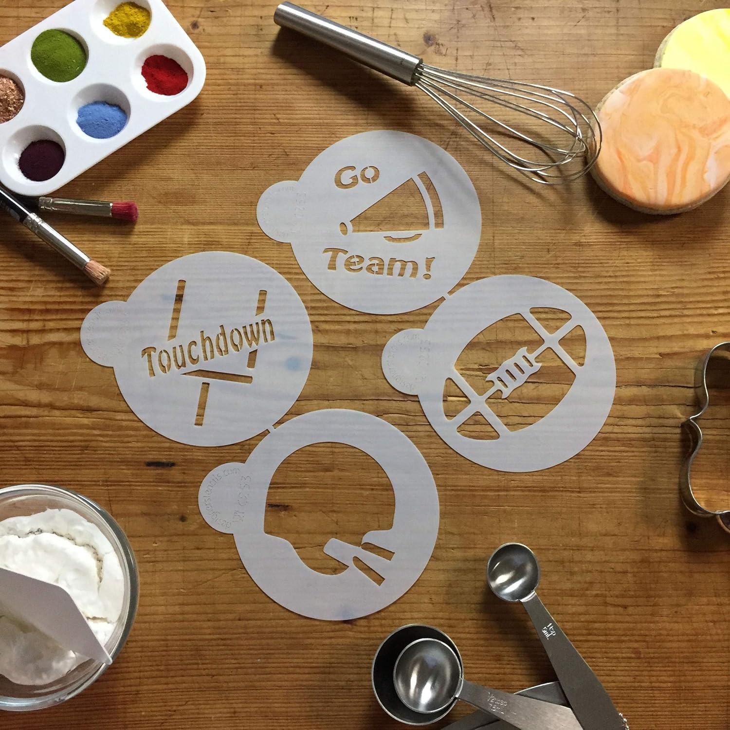 Designer Stencils Plantillas grandes de galletas de fútbol, beigesemitransparentes