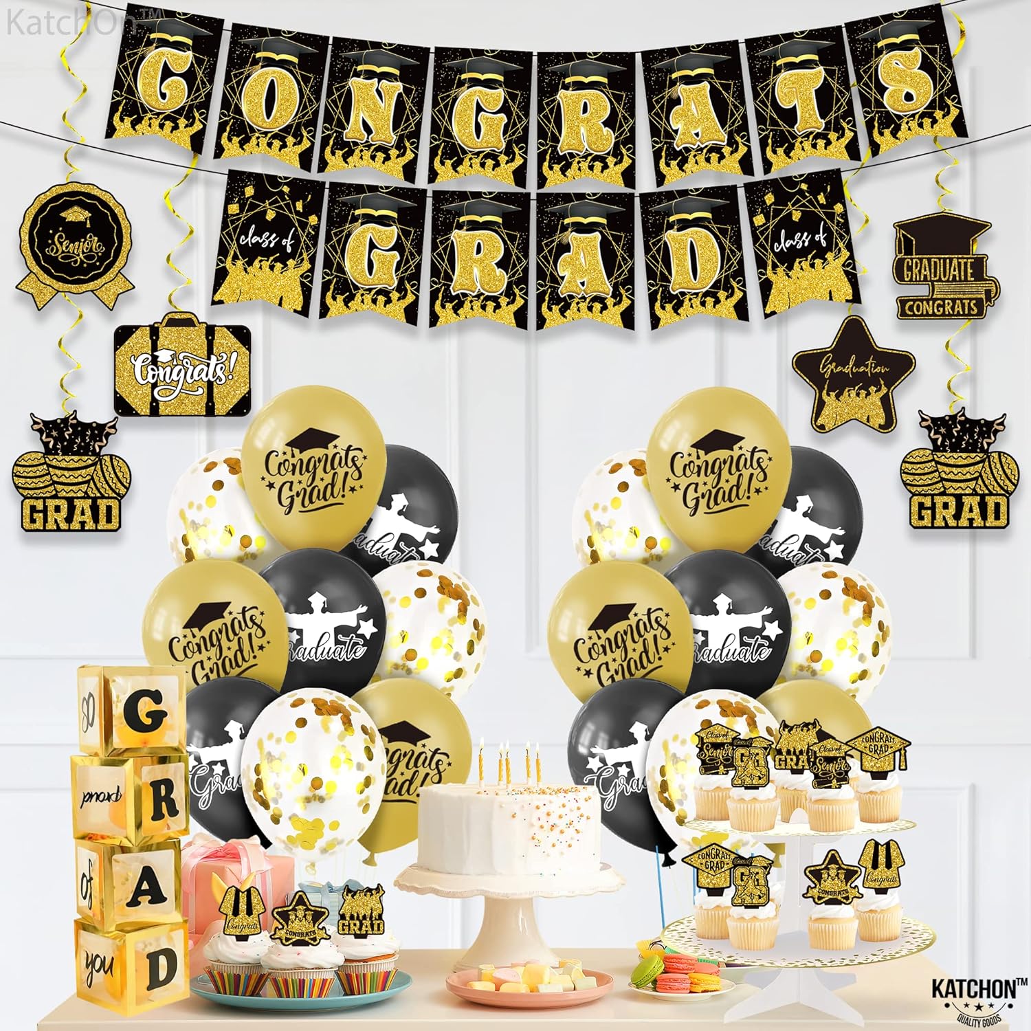 KatchOn, Suministros para fiesta de graduación en negro y dorado, paquete de 37, juego de felicitaciones para decoraciones de graduación negras y