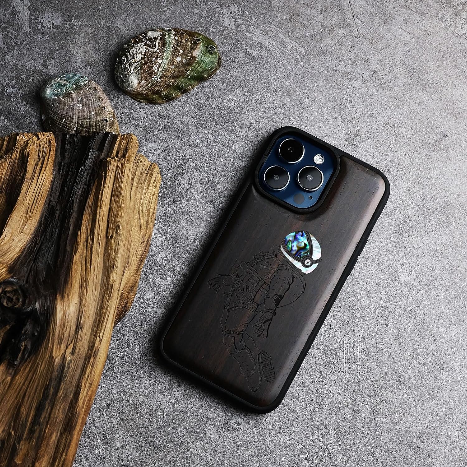 Carveit Funda protectora de madera de diseñador para iPhone 15 Pro Max, funda magnética grabado de madera e incrustaciones de carcasa compatible con